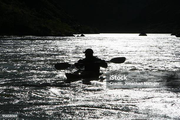 Kajakarz Sylwetka - zdjęcia stockowe i więcej obrazów Rzeka Kolorado - Rzeka Kolorado, Kanadyjkarstwo, Kanadyjka