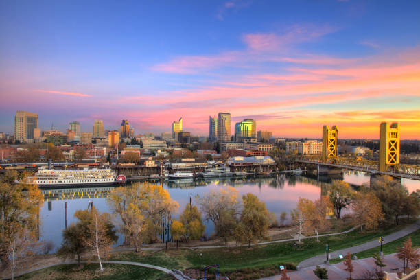 sacramento city scape - tower bridge stock-fotos und bilder