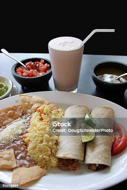 Plato De Taco Suave Foto de stock y más banco de imágenes de Arroz - Comida básica - Arroz - Comida básica, Bandeja, Batido de fresa - Batido de leche