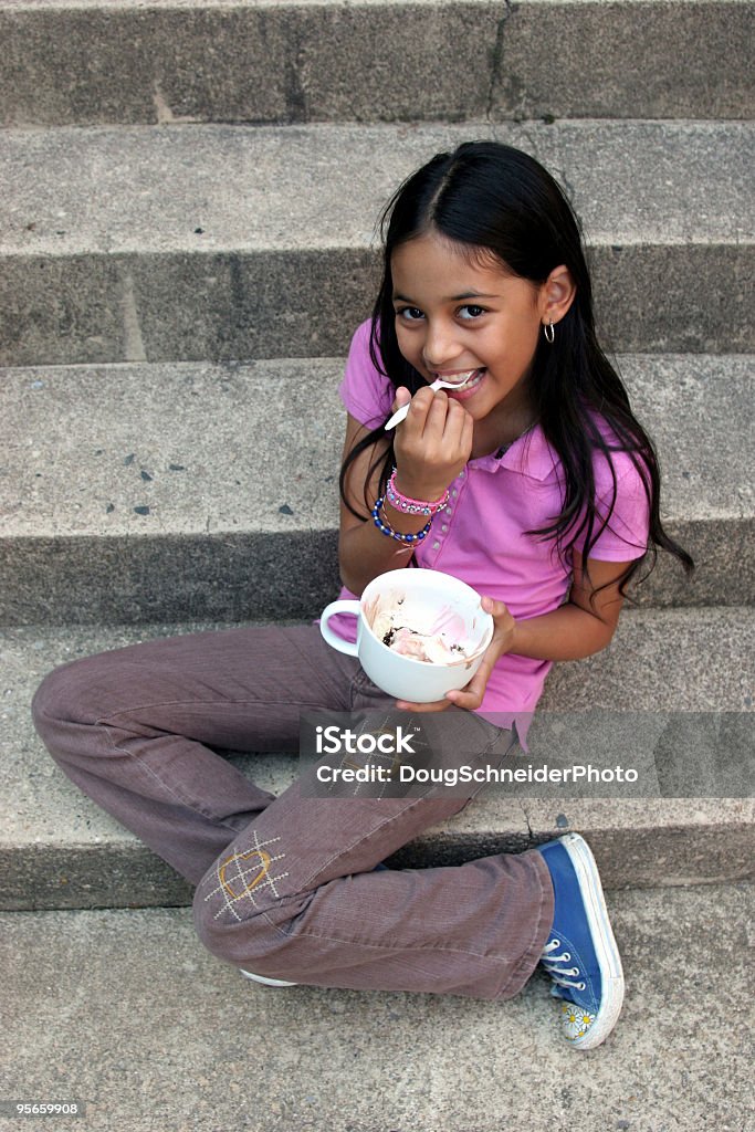 Crème glacée sourire - Photo de 10-11 ans libre de droits