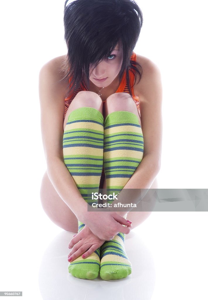 Hermosa Chica Siéntese en el piso - Foto de stock de Agacharse libre de derechos
