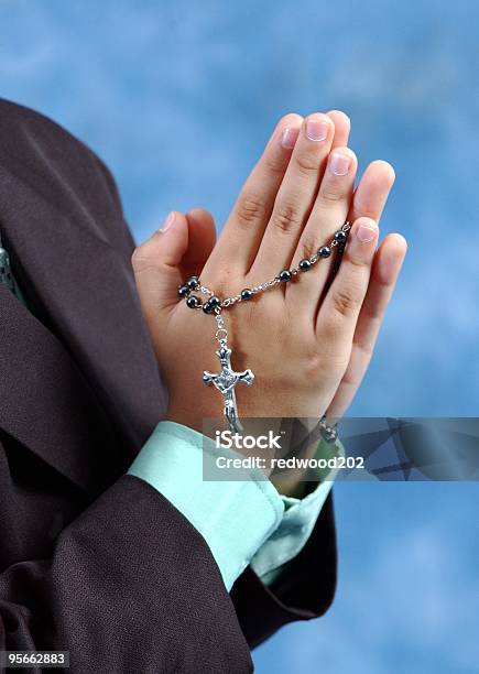 Foto de Mãos De Oração e mais fotos de stock de Catolicismo - Catolicismo, Cerimônia, Comemoração - Conceito