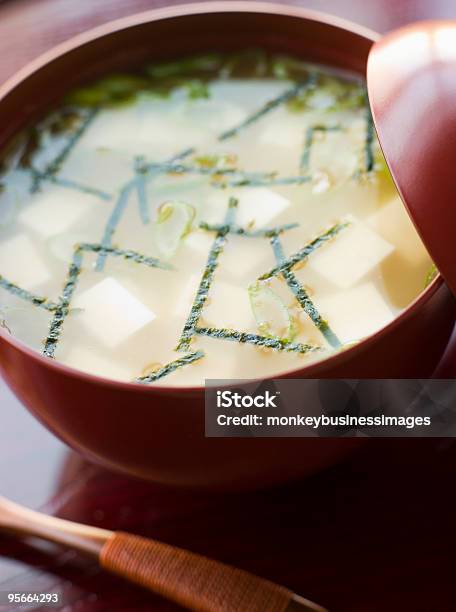 Sopa Miso Vaso Y La Cuchara De Madera Foto de stock y más banco de imágenes de Alimento - Alimento, Color - Tipo de imagen, Comidas y bebidas