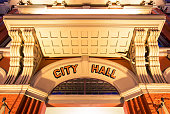 rathaus-in-der-nacht.jpg?b=1&s=170x170&k=20&c=RtZvA-_48UEHE3bjShNrgrQHwzzHMHQQxLbIPLk5qM4=