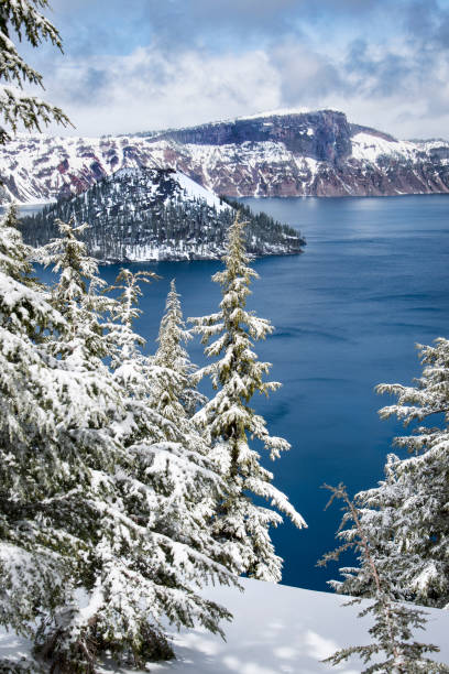 istock Crater Lake, Oregon 956758334