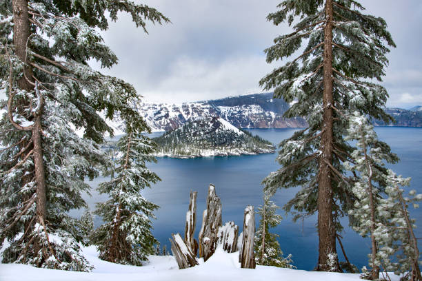 istock Crater Lake, Oregon 956758408