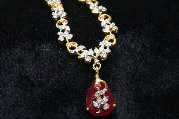 istock Imitation Jewellery - Diamond looking neck-set closeup macro image 956792186