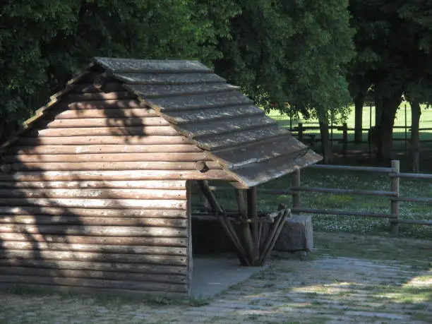 Wooden shelter for equines   Closed park in île-de-france