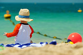 zwei-jahre-altes-kleinkind-jungen-strand.jpg?b=1&s=170x170&k=20&c=LDquI-RjmtOj6OIfzFpeKbk-9PIO8FJk_dsd6srYPCA=