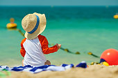 zwei-jahre-altes-kleinkind-jungen-strand.jpg?b=1&s=170x170&k=20&c=FhQob3Az8wxdEeIv6aM9vMgJxYuLysgTdwGtfNeGMKs=