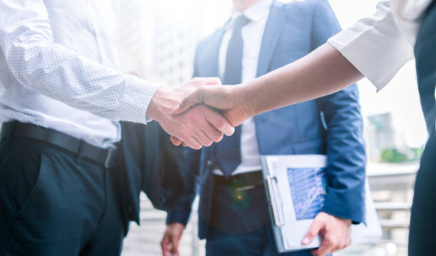 istock handshake of business People 956901902