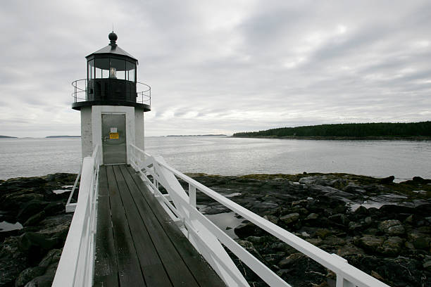farol de marshall point, port clyde, maine - lighthouse maine marshall point lighthouse beach - fotografias e filmes do acervo