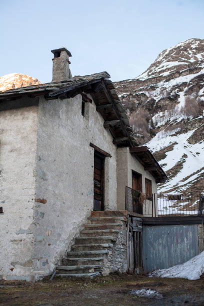 istock Cottage in  Alps 956977118