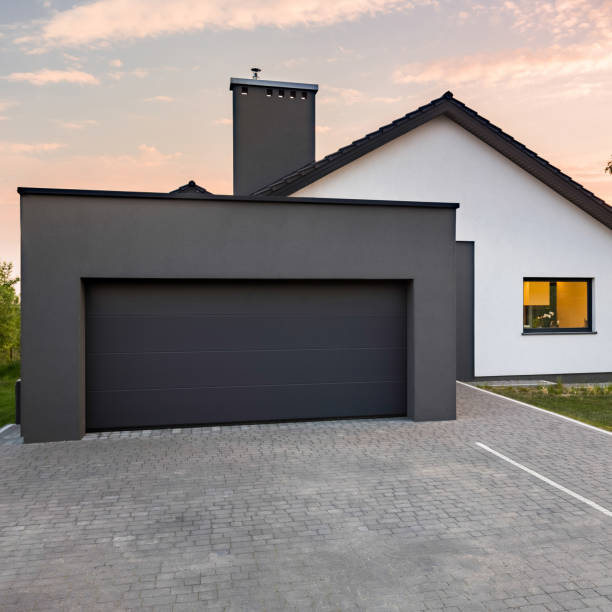 istock Stylish house with garage 956977996