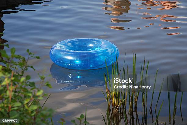 Blue Reifenschlauch Auf See Stockfoto und mehr Bilder von Blau - Blau, Farbbild, Fotografie