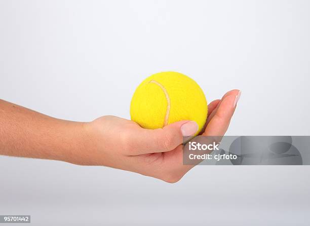 Foto de Mão Segurando Uma Bola De Tênis e mais fotos de stock de Bola - Bola, Bola de Tênis, Branco