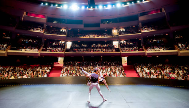 rear view of ballet dancers performing on stage for a large public - theatrical performance ballet stage theater dancing imagens e fotografias de stock