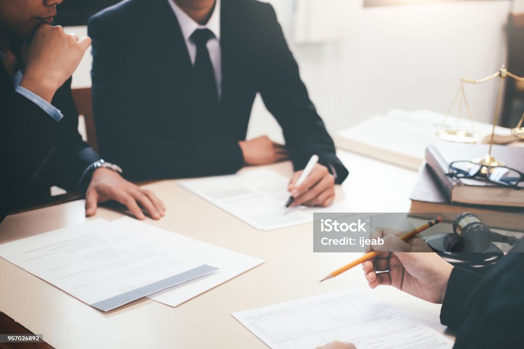 Abogado y abogado que reunión del equipo del bufete. - Foto de stock de Gobierno libre de derechos