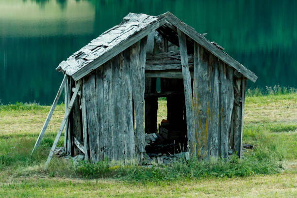istock Old woodhouse 957027024