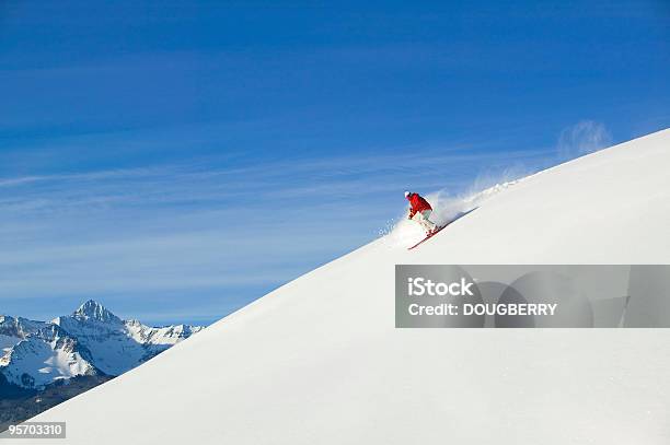 Esquiador En Fresca De Polvo Foto de stock y más banco de imágenes de Telluride - Telluride, Esquí - Deporte, Colorado