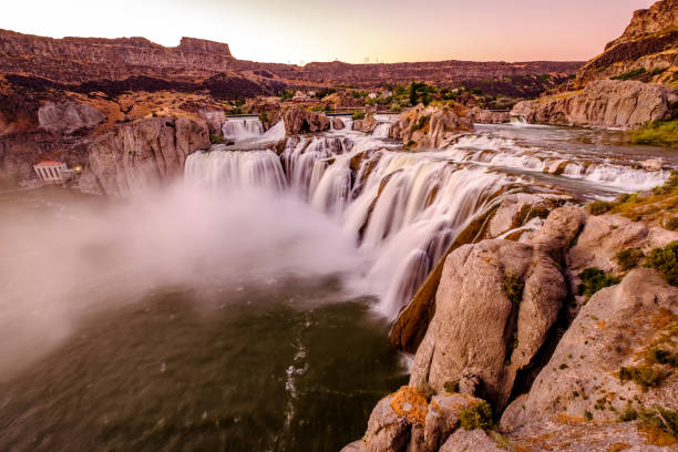 istock Shoshone Falls at sunset in Twin Falls, Idaho 957034422