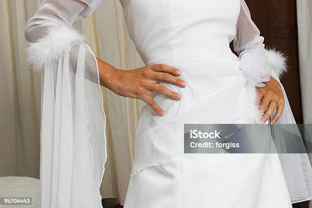 Свадебное Платье — стоковые фотографии и другие картинки Белый - Белый, Вечернее платье, Взрослый