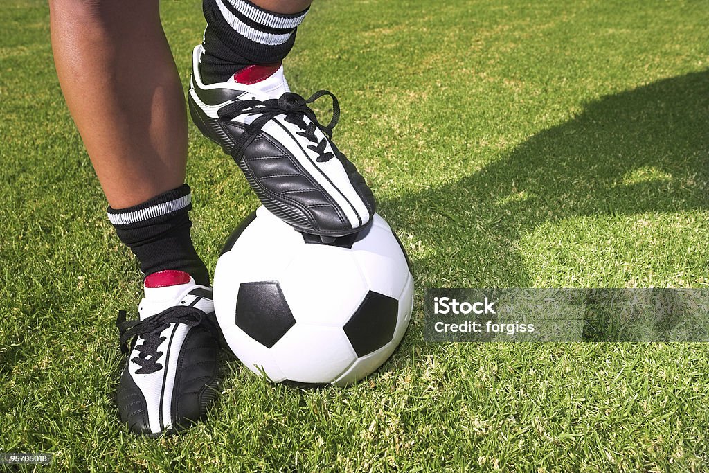 Fußballspieler mit soccerball auf dem Fußballfeld - Lizenzfrei Amateur Stock-Foto