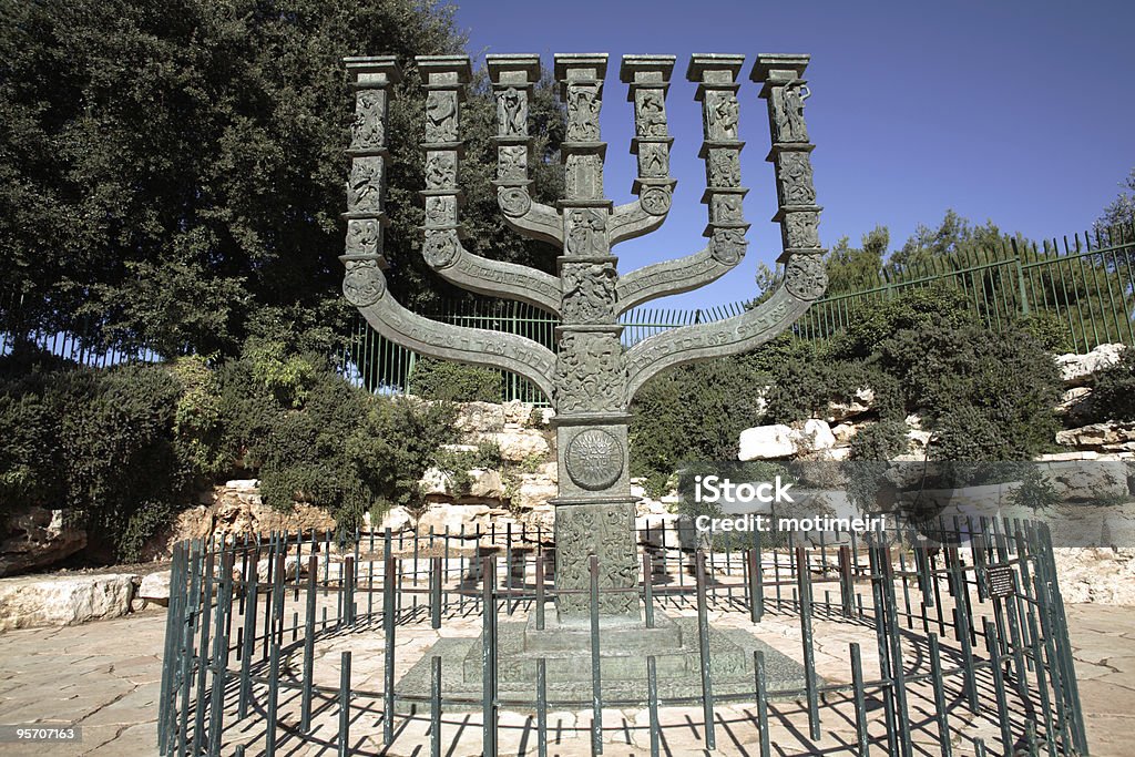 Della Knesset s Menorah scultura, Gerusalemme - Foto stock royalty-free di Israele