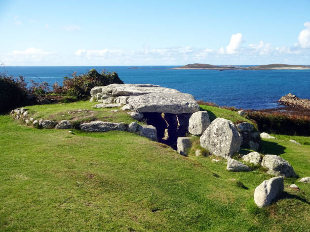 Bant's Carn, St Mary's, Isles of Scilly, Cornwall UK Ancient Burial Chamber known as Bant's Carn, St Mary's, Isles of Scilly, UK isles of scilly stock pictures, royalty-free photos & images