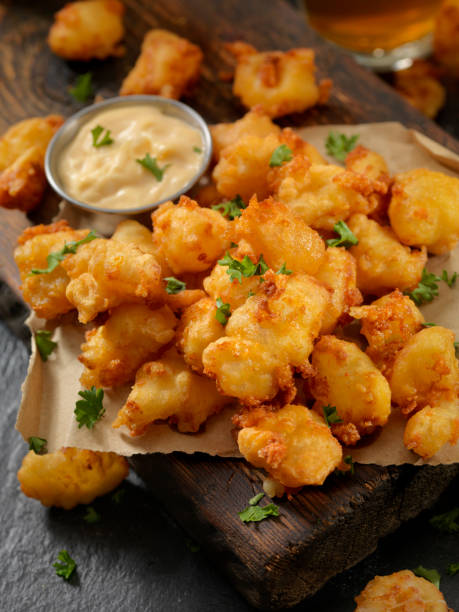 istock Beer Battered Cheese Curds with Dipping Sauce 957086602