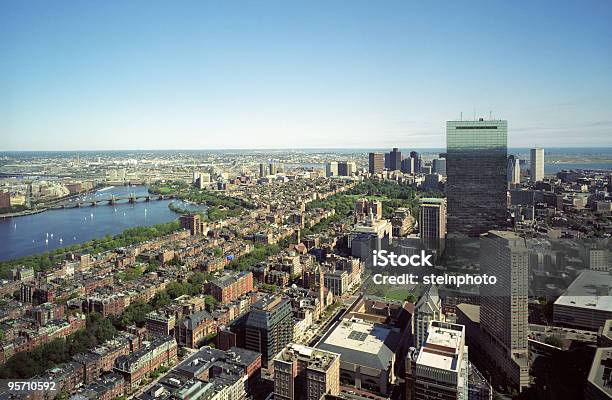 Skyline Di Boston E Del Fiume Charles - Fotografie stock e altre immagini di Arenaria - Mattone - Arenaria - Mattone, Back Bay, Boston - Massachusetts