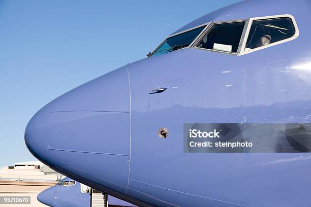Голубой Носа И Кокпит — стоковые фотографии и другие картинки Нос самолёта - Нос самолёта, Авиакосмическая промышленность, Аэропорт