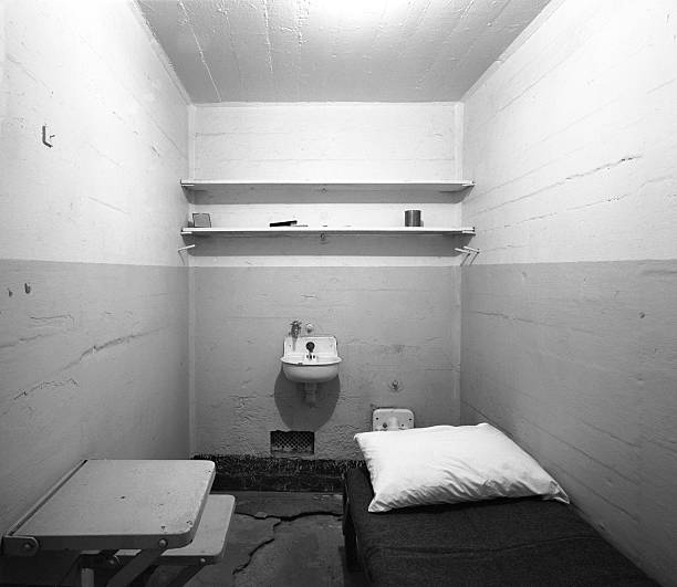 gefängniszelle - alcatraz island prison penitentiary officer stock-fotos und bilder