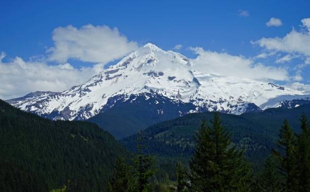 istock Mt. Hood Natural Mystic 957109138