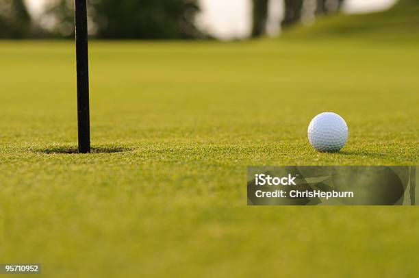 Machos De Roscar De Golf Foto de stock y más banco de imágenes de Agujero - Agujero, Al lado de, Anochecer