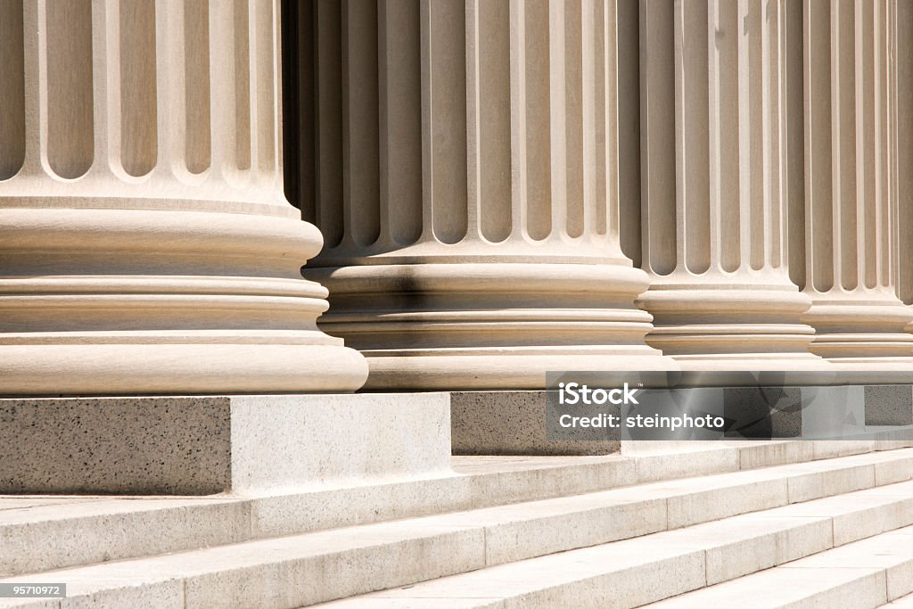 컬럼은 염기성 및 단계 - 로열티 프리 기둥-건축적 특징 스톡 사진