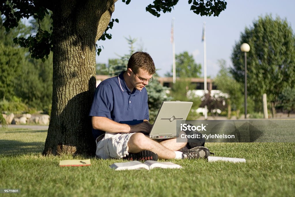 Collège Étudiant en plein air - Photo de Adolescent libre de droits