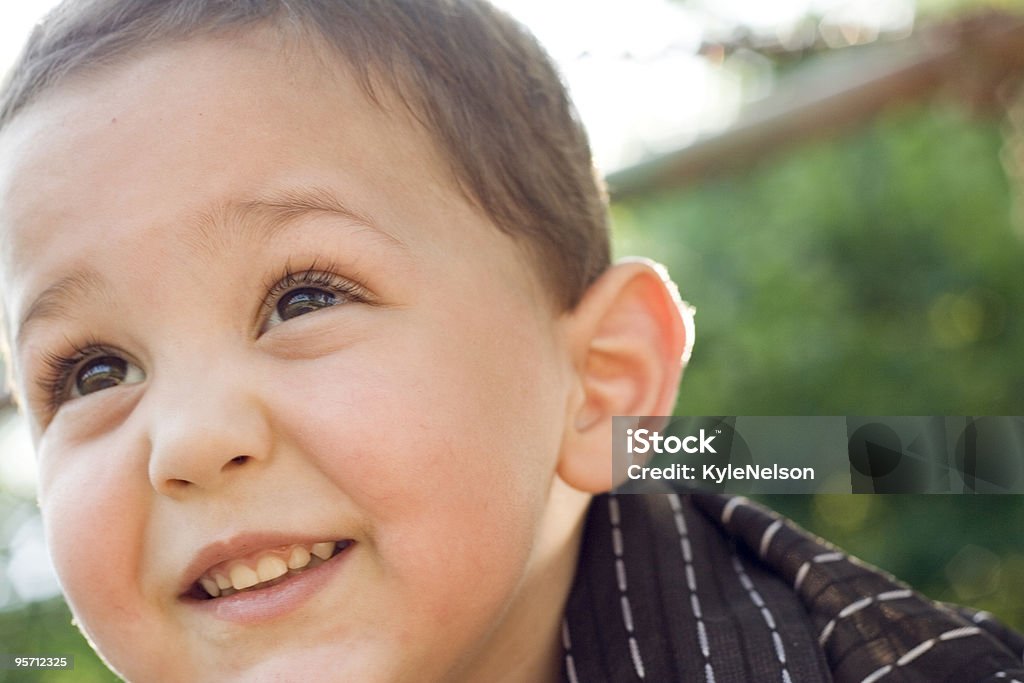 Ragazzo al sole - Foto stock royalty-free di Bambino