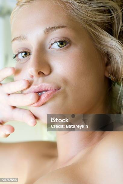 여성의 뷰티 미용실 관능에 대한 스톡 사진 및 기타 이미지 - 관능, 손가락 빨기, 입술