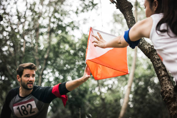 야외 ��오리 엔 티어 링 체크 포인트 활동 - orienteering 뉴스 사진 이미지