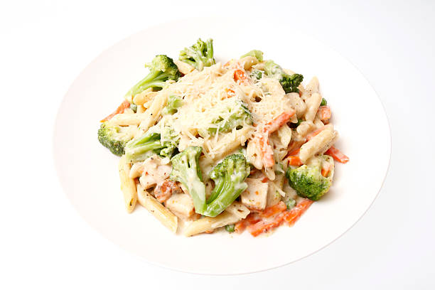 istock Alfredo chicken with penne pasta 95713088
