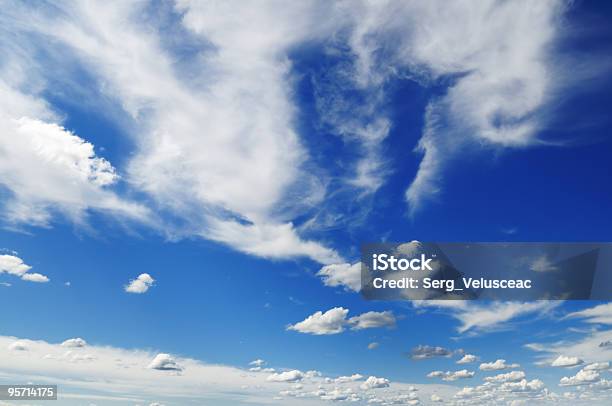 Niebo - zdjęcia stockowe i więcej obrazów Bez ludzi - Bez ludzi, Biały, Chmura