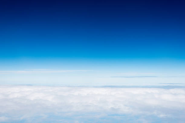 ver sobre las nubes, para el fondo - cloud cloudscape above pattern fotografías e imágenes de stock