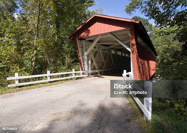 Foto de Ponte Coberta Vermelha e mais fotos de stock de Akron - Akron, Ohio, Atlântico Central EUA