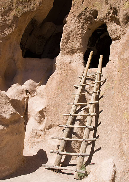 bandelier national monument - bandelier national monument anasazi anasazi ruins photography stock-fotos und bilder