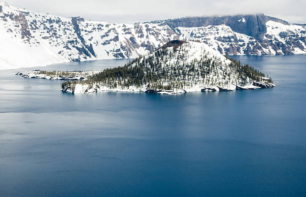 istock Crater Lake National Park 95714900