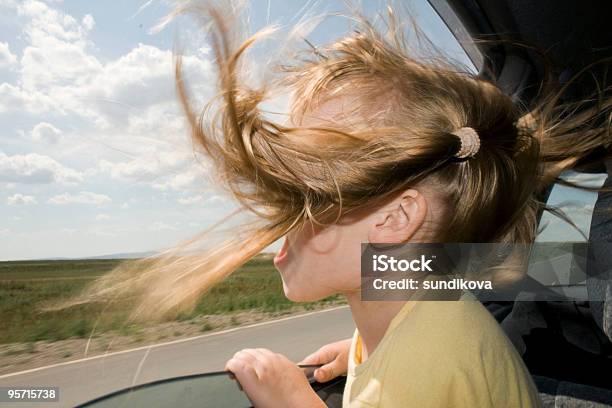 Criança Vai No Carro - Fotografias de stock e mais imagens de Carro - Carro, Coragem, 4-5 Anos