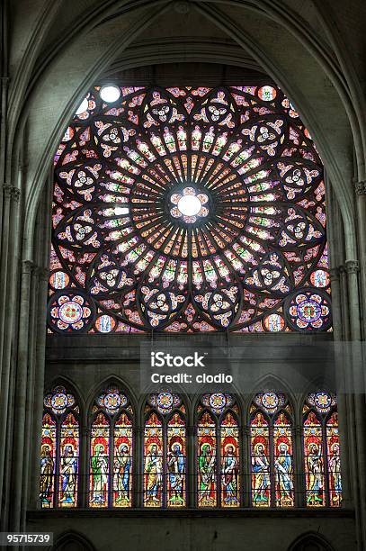 Troyes シャンペンフランスの大聖堂インテリアステンドグラスの窓 - ステンドグラスのストックフォトや画像を多数ご用意 - ステンドグラス, トロワ, オーブ