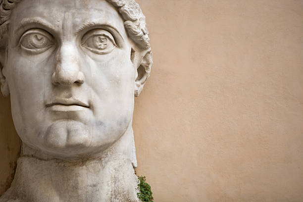 face of the emperor constantine - het forum van rome stockfoto's en -beelden