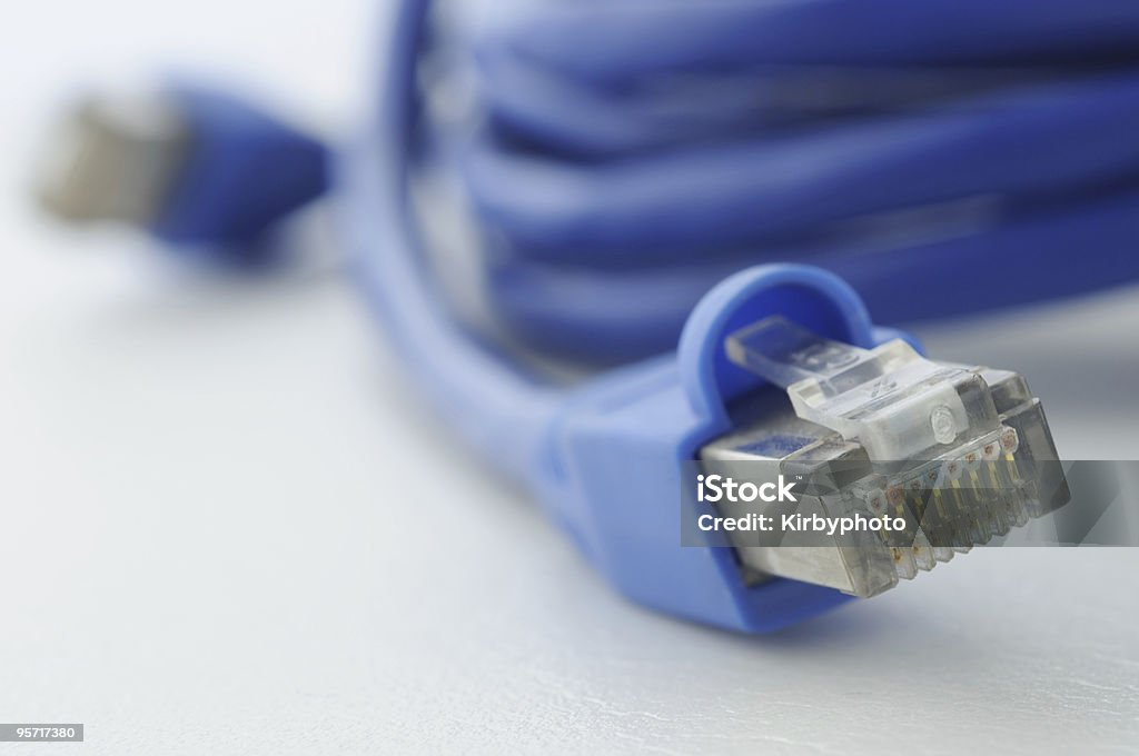 Primer plano de los blue cable de red - Foto de stock de Aparato de telecomunicación libre de derechos